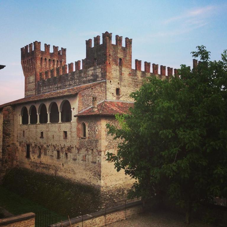 Locanda Dei Nobili Viaggiatori Cavernago Δωμάτιο φωτογραφία